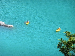 Les canoes sur le lac