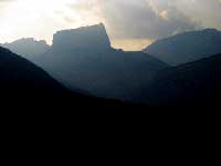 Photo : Le Mont Aiguille au milieu des nuages