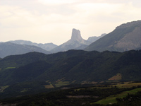 Photo : Le Mont Aiguille vu de profil du village de Monteynard