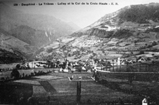Photo : Village en direction du Col de Lus