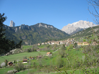 Photo : Le village de St Michel les Portes entre Mont Aiguille et Grand Veymont